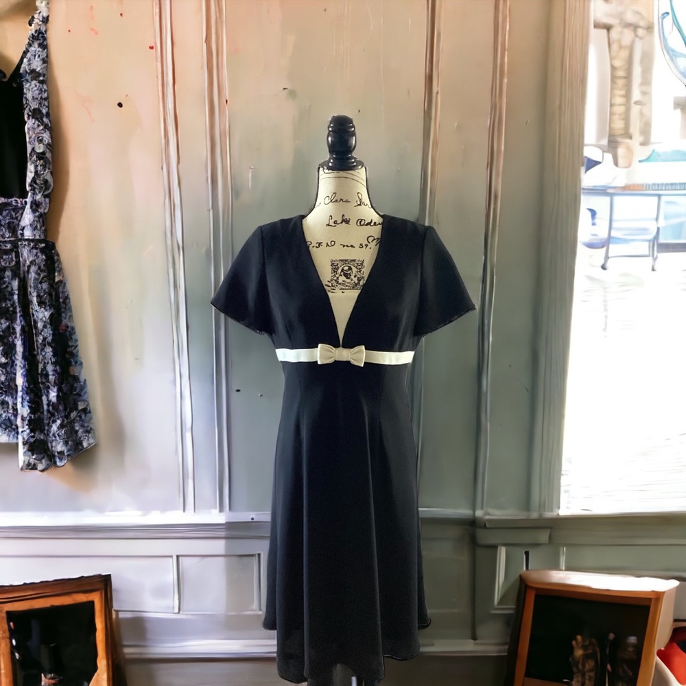 EVAN-PICONE vintage dress. Black with white bow/belt accented empire waist. Sz 8